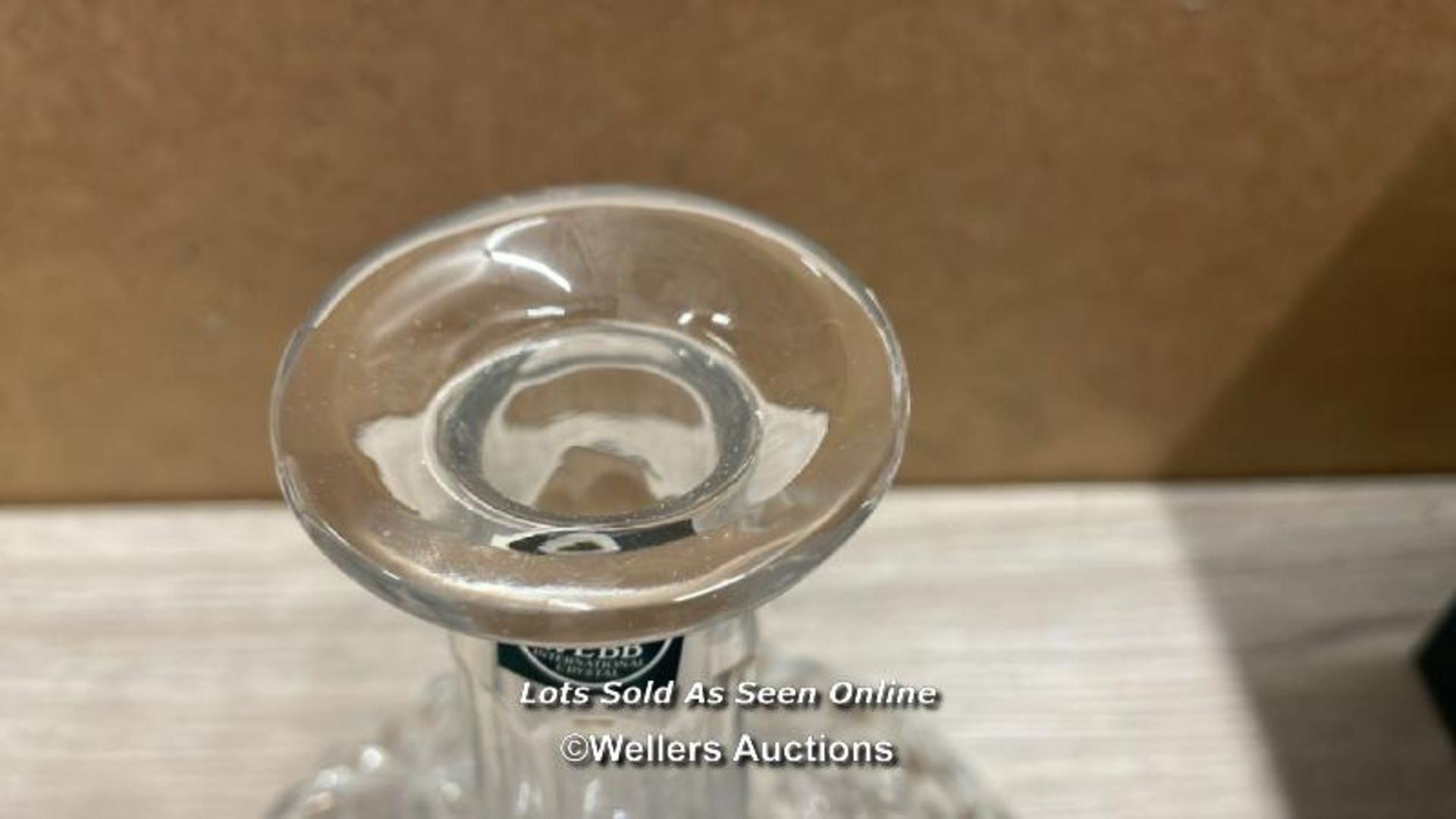 A THOMAS WEBB CHRISTAL SHIPS DECANTER IN ORIGINAL BOX, 28CM HIGH WITH STOPPER - Image 3 of 5