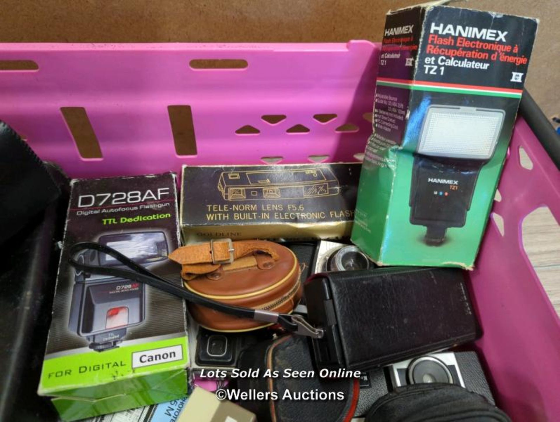 BOX OF ASSORTED OLD CAMERA ACCESSORIES INCLUDING FLASHES - Image 2 of 4