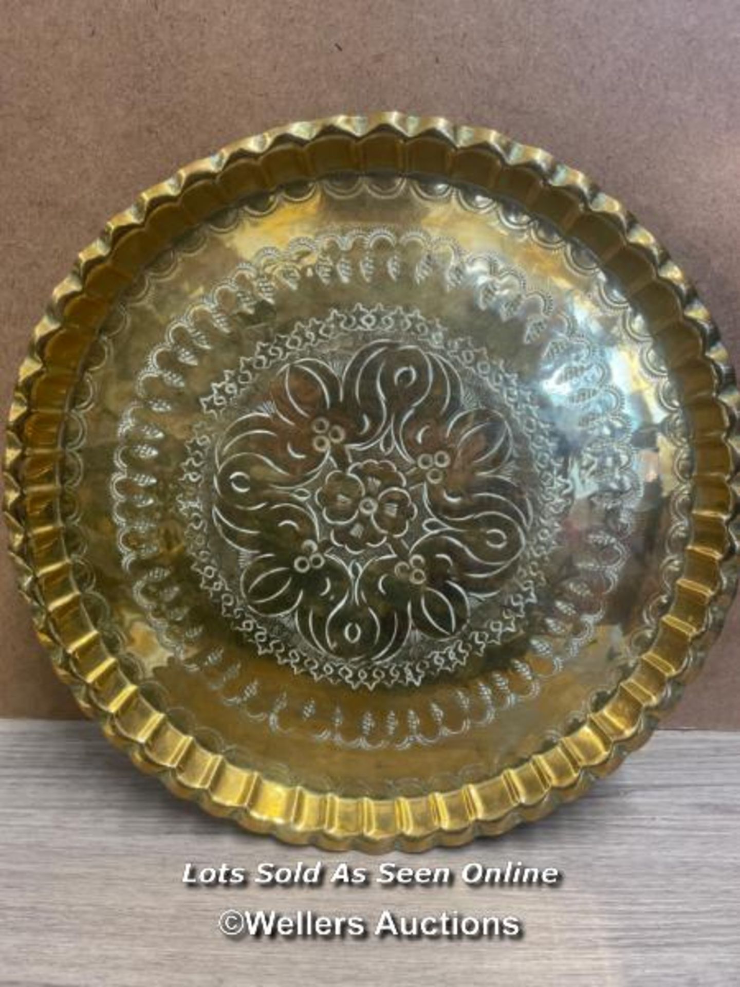 DECORATIVE BRASS TRAY, 33CM DIAMETER