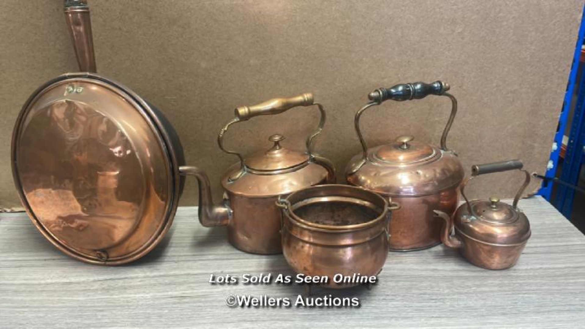 THREE COPPER KETTLES, SMALL COPPER POT AND BEDPAN