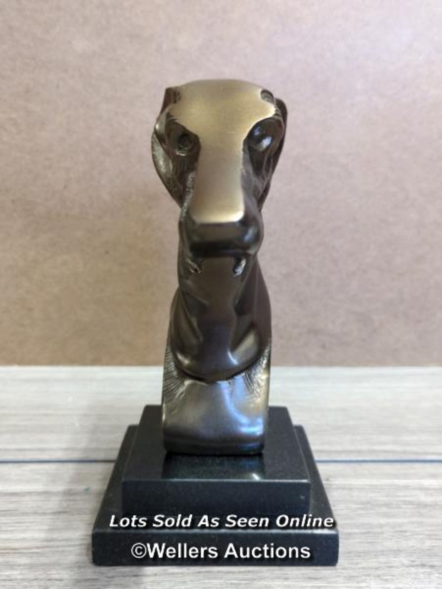 A BRONZE GREYHOUND BUST ON MARBLE BASE, 22.5CM HIGH - Image 4 of 4