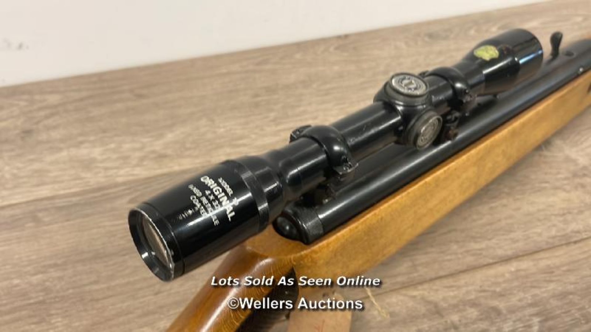 ORIGINAL MODEL 50 .22 CALIBRE AIR RIFLE WITH ORIGINAL MODEL 10 4X32 SCOPE. 113CM LONG - Image 8 of 8