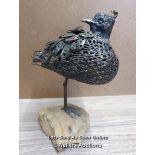 METAL SCULPTURE OF A LAPWING STANDING ON A SANDSTONE PEDESTAL, 35CM HIGH