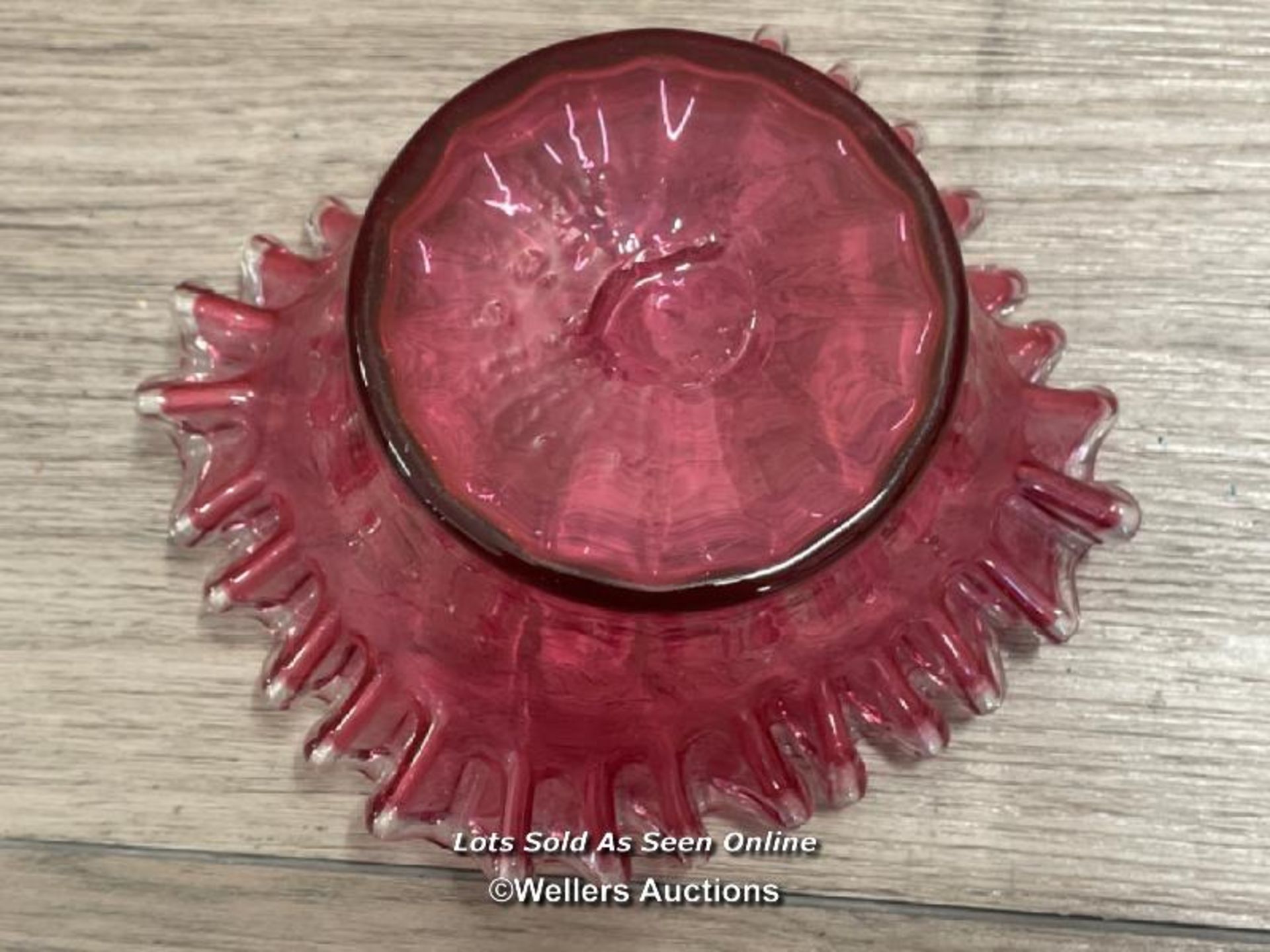 CRANBERRY GLASS BOWL WITH FRILLED EDGE, 13CM DIAMETER - Image 3 of 3