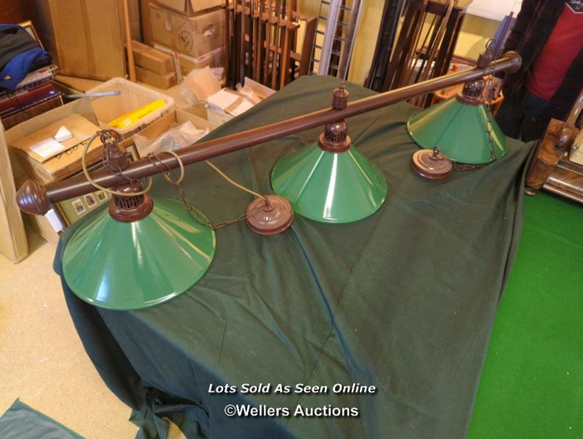 SNOOKER TABLE OVERHEAD LIGHT WITH THREE GREEN METAL SHADES / 145CM (L) [THIS LOT WILL NEED