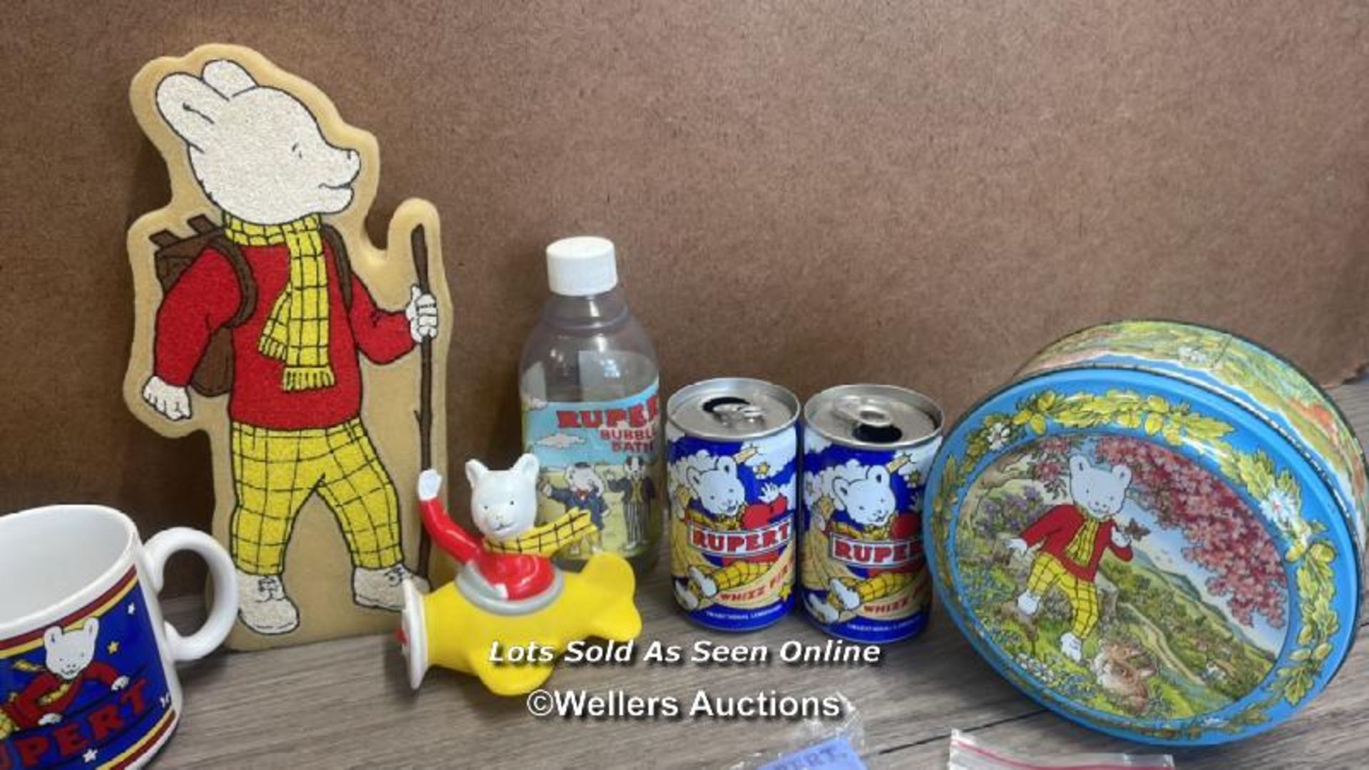 RUPERT BEAR MEMORABILIA INCLUDING MUG, TINS, SPONGE, CANS, STAMPS AND KEYRINGS - Image 6 of 7