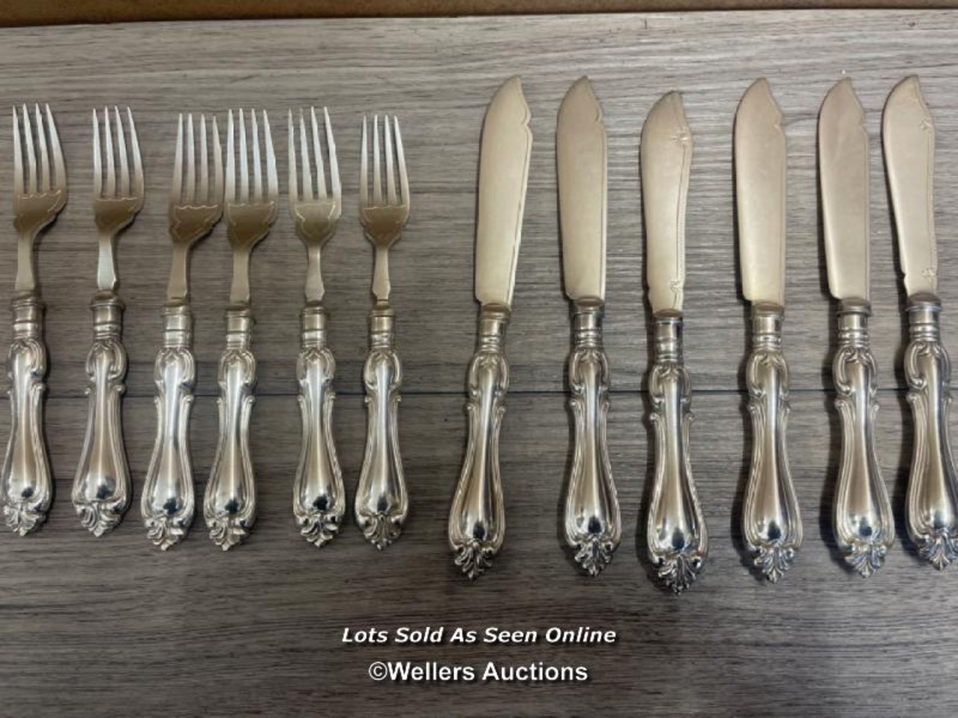 ASSORTED ANTIQUE CUTLERY SOME MATCHING INCLUDING LAMY & LACROIX FORKS (19) - Image 4 of 5