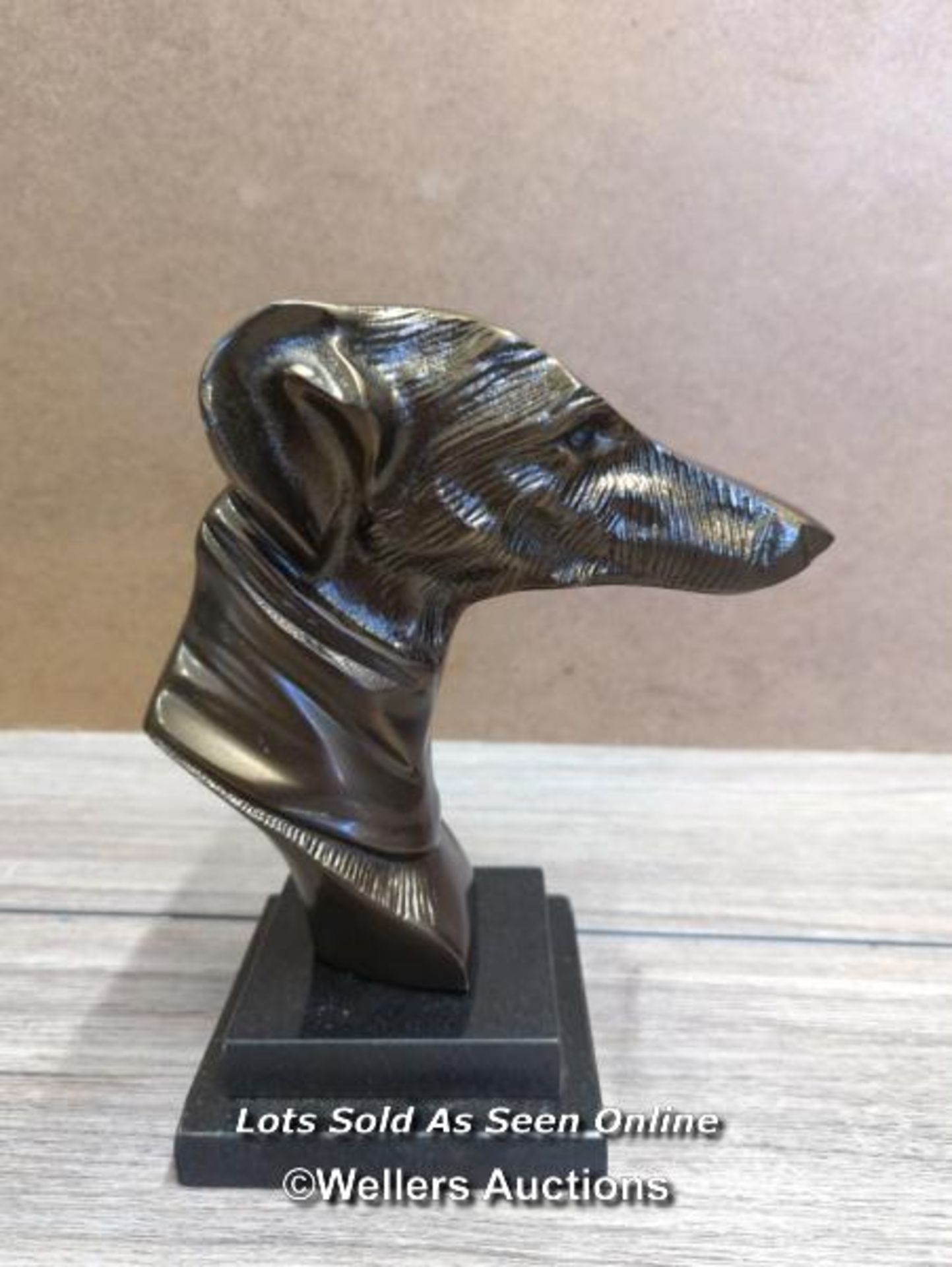 A BRONZE GREYHOUND BUST ON MARBLE BASE, 22.5CM HIGH - Image 2 of 4