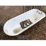 VICTORIAN ROLL TOP BATH TUB, WITH CHROME TAPS & LEAD PIPES, INCL. 4X FEET / ITEM LOCATION: HP22,
