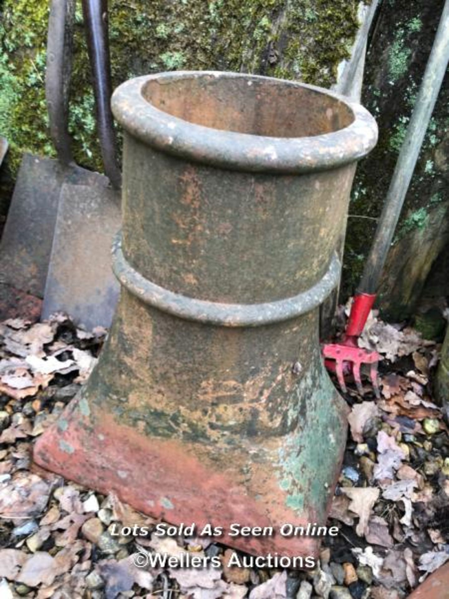 *PAIR OF TERRACOTTA CHIMNEY POTS, 47CM X 37CM (L) X 25CM (D) / ITEM LOCATION: GU8, FULL ADDRESS WILL - Image 3 of 3