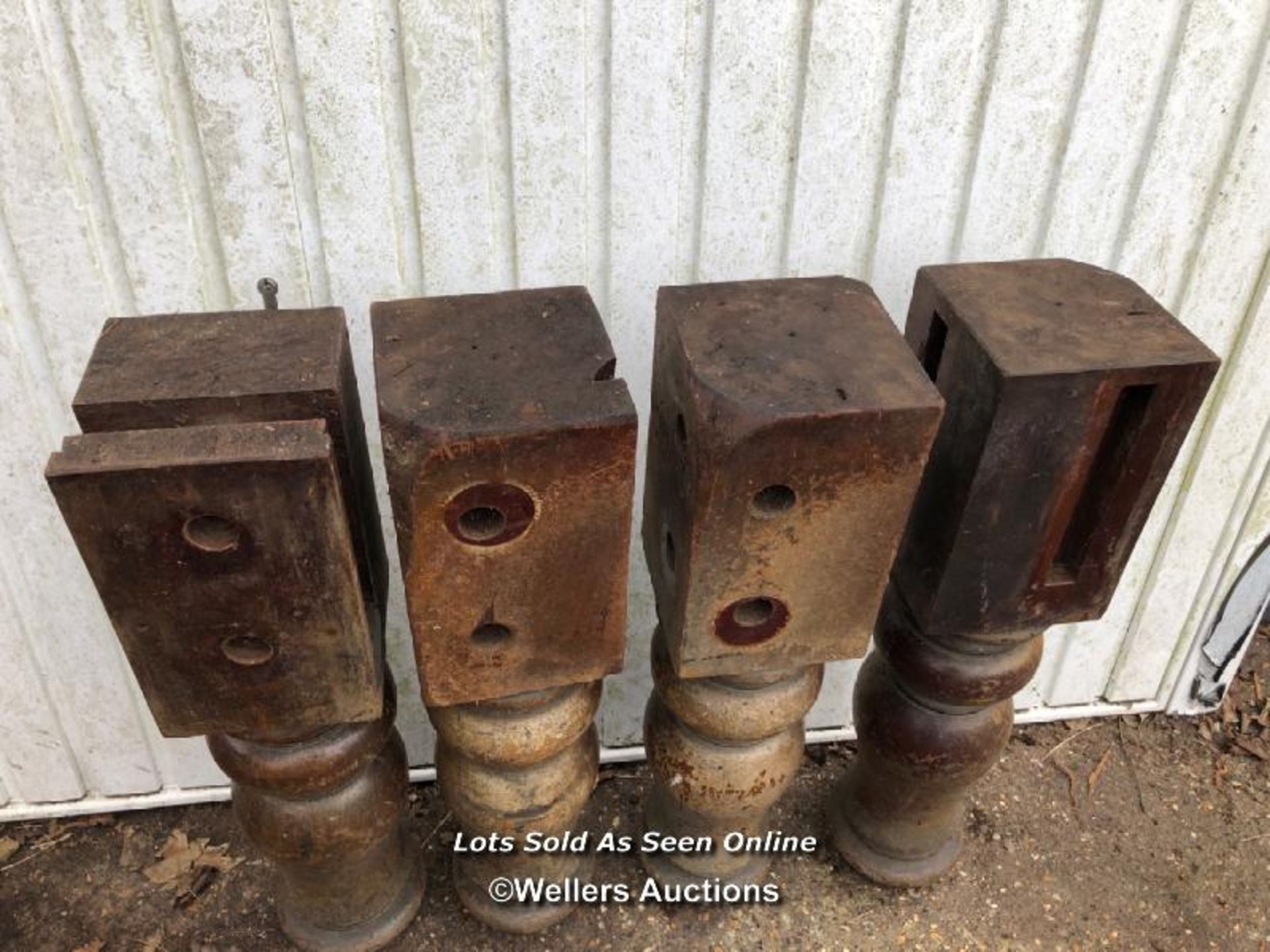 SET OF 4X VICTORIAN SOLID MAHOGANY SNOOKER TABLE LEGS, 75CM (H) / ITEM LOCATION: KT14, FULL - Image 3 of 3