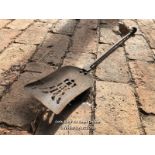 *ORNAMENTAL IRON COAL SHOVEL, 62CM (L) / ITEM LOCATION: GU8, FULL ADDRESS WILL BE GIVEN TO