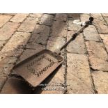 *ORNAMENTAL IRON COAL SHOVEL, 78CM (L) / ITEM LOCATION: GU8, FULL ADDRESS WILL BE GIVEN TO