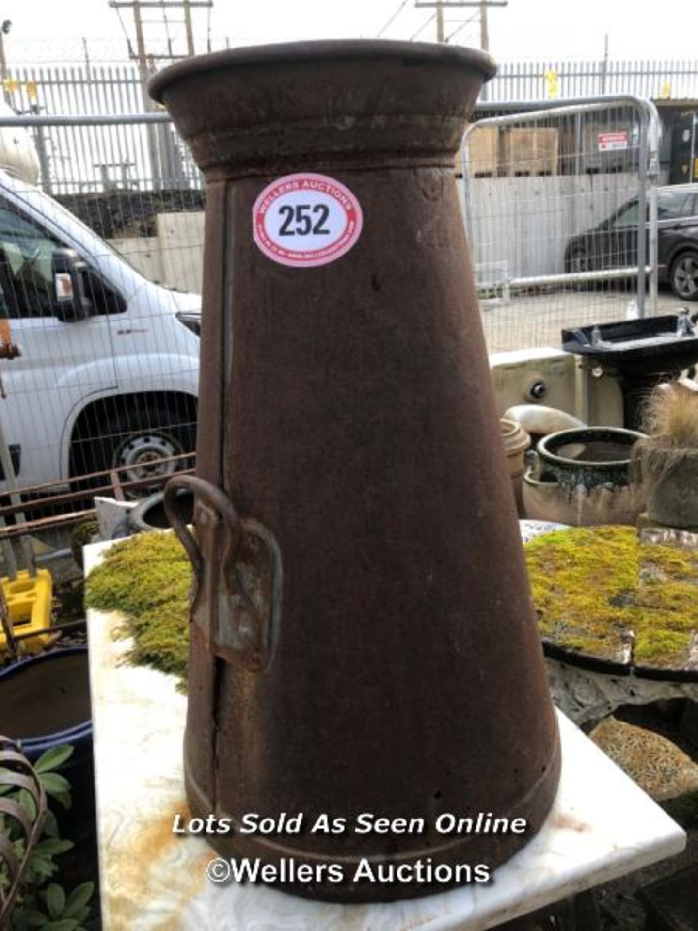 *VICTORIAN MILK CHURN, ONE BROKEN HANDLE, 84CM (H) / ITEM LOCATION: GU34, FULL ADDRESS WILL BE GIVEN