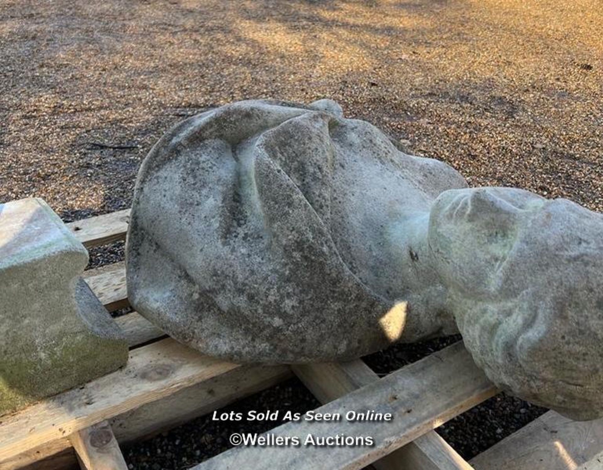 STONE LADY BUST, 88CM (H) / ITEM LOCATION: LINGFIELD (RH7), FULL ADDRESS WILL BE GIVEN TO SUCCESSFUL - Image 2 of 4