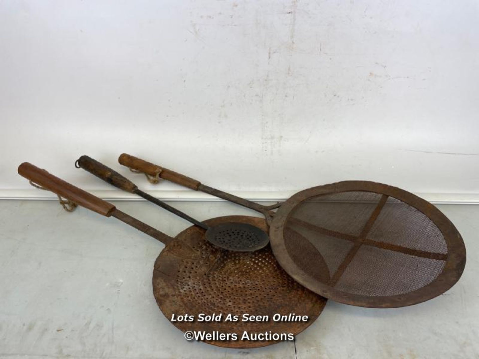 *INDIAN COOKING UTENSILS / CHAPPATI PANS WITH WOODE HANDLES / ITEM LOCATION: GUILDFORD, GU14SJ (