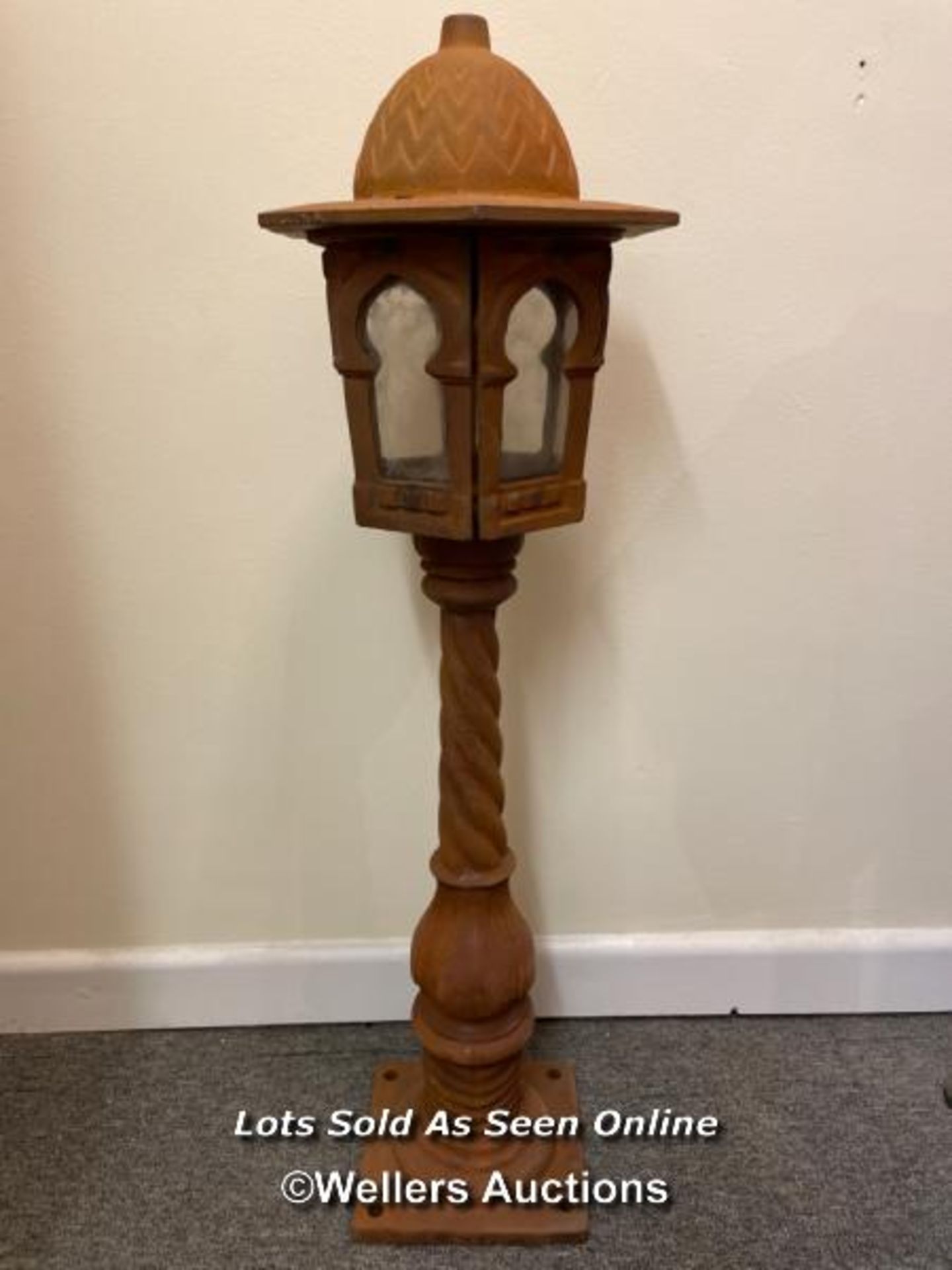 *PAIR CAST IRON LAMP POSTS - ONLY ONE SHOWN IN IMAGE - 100CM H / ITEM LOCATION: GUILDFORD, GU14SJ (