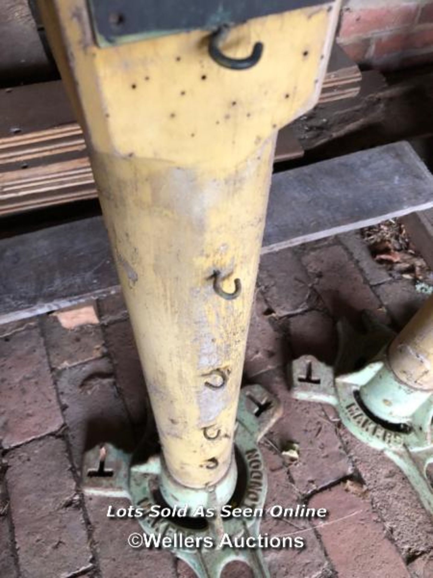 *PAIR OF EDWARDIAN SLAZENGER LAWN TENNIS NET POSTS, WOODEN POST AND CAST IRON BASE, UNRESTORED AND - Image 6 of 7