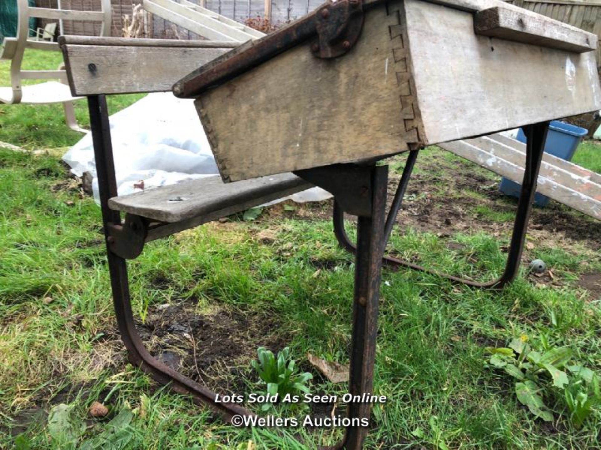 VINTAGE OAK SCHOOL DESK, WITH 2X LIFT UP FLAPS AND LIFT UP SEAT, IN NEED OF RESTORATION, 76CM (H) - Image 3 of 3