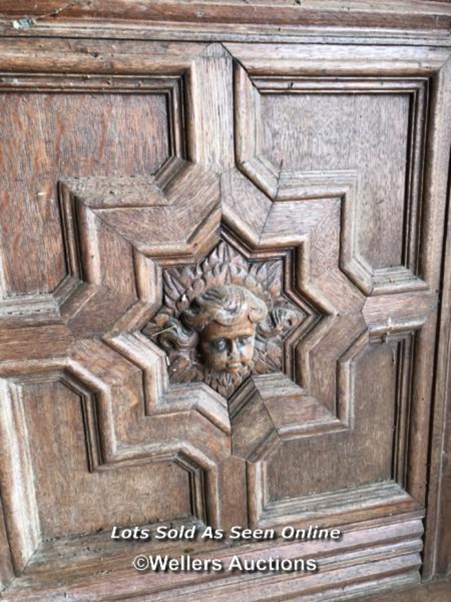 *2X PAIR OF FINELY CARVED OAK CUPBOARD DOOR PANELS, 77CM (H) X 81CM (W) / ITEM LOCATION: GU8, FULL - Image 3 of 5