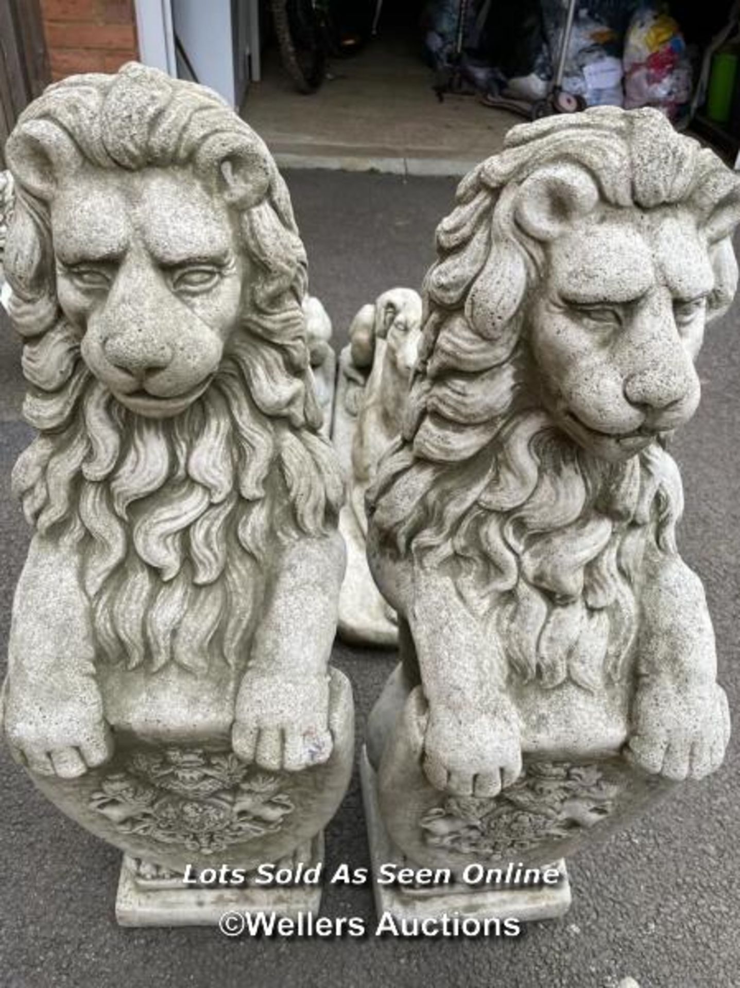 PAIR OF STONE ARMORIAL LIONS, 79CM (H) / ITEM LOCATION: GUILDFORD, GU14SJ (WELLERS AUCTIONS)