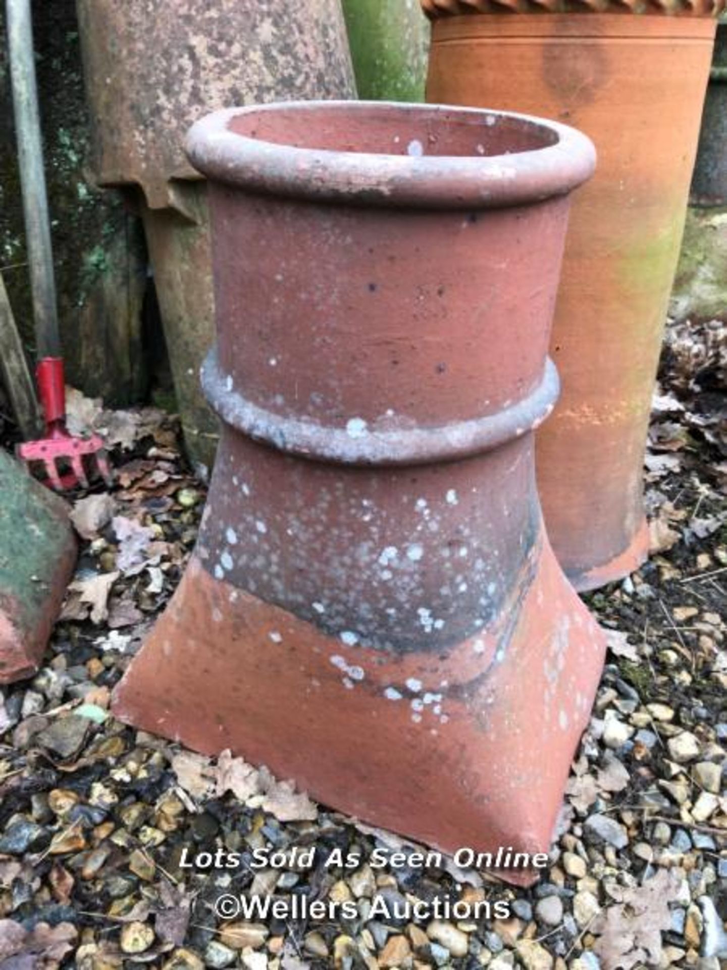 *PAIR OF TERRACOTTA CHIMNEY POTS, 47CM X 37CM (L) X 25CM (D) / ITEM LOCATION: GU8, FULL ADDRESS WILL - Image 2 of 3