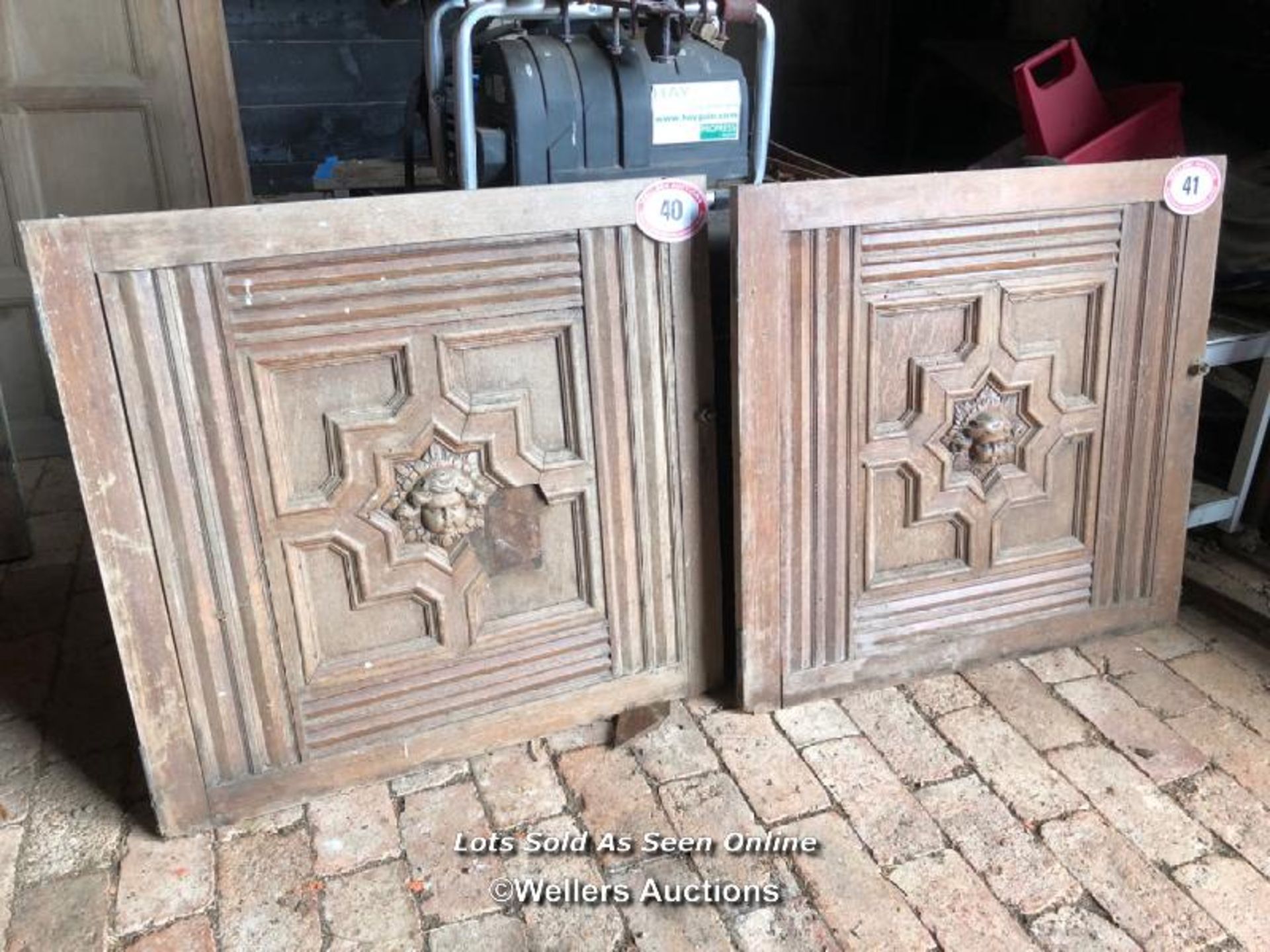 *2X PAIR OF FINELY CARVED OAK CUPBOARD DOOR PANELS, 77CM (H) X 81CM (W) / ITEM LOCATION: GU8, FULL