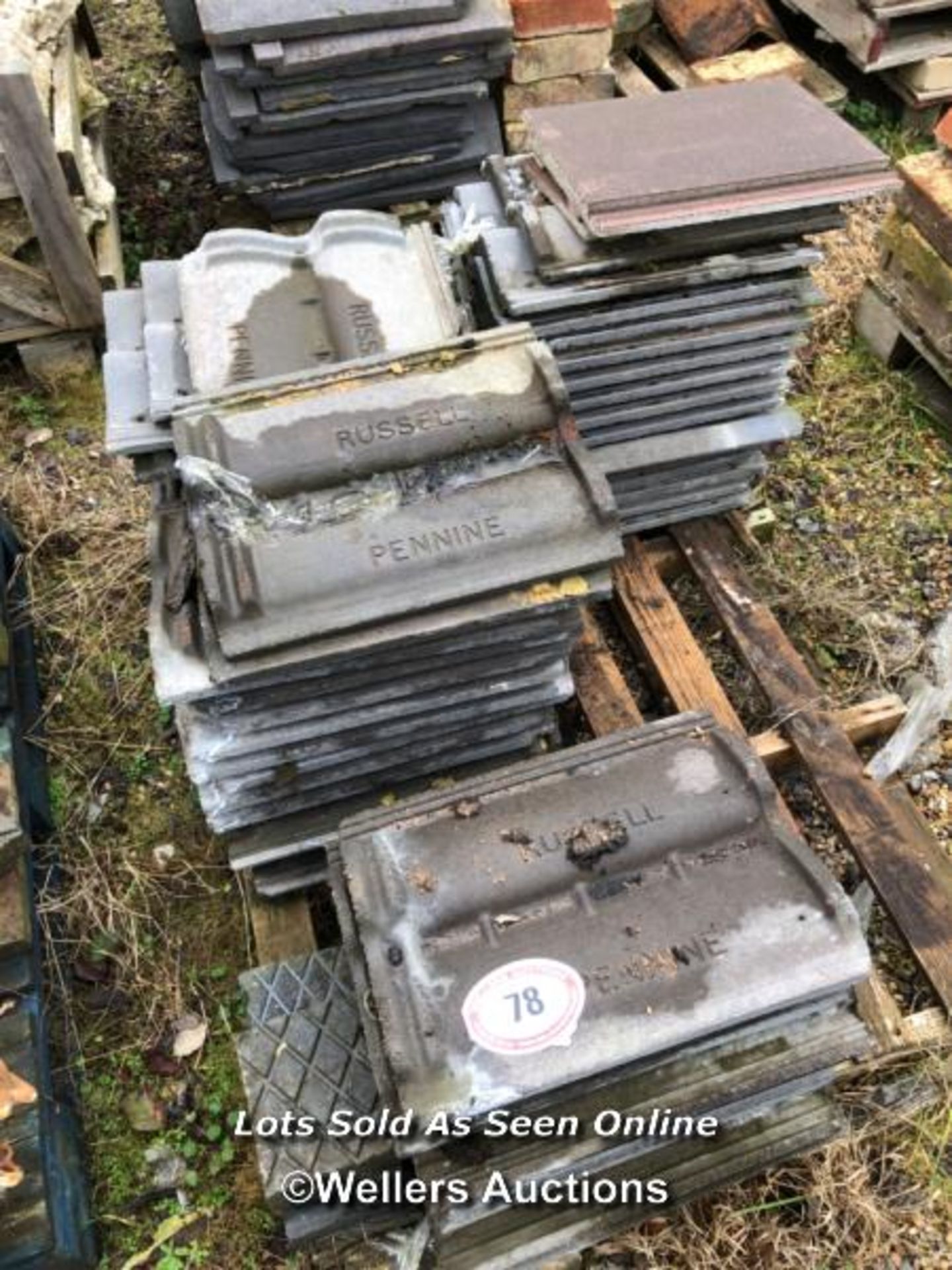 PALLET OF APPROX. 45X RUSSELL PENNINE ROOF TILES / ITEM LOCATION: HP22, FULL ADDRESS WILL BE GIVEN