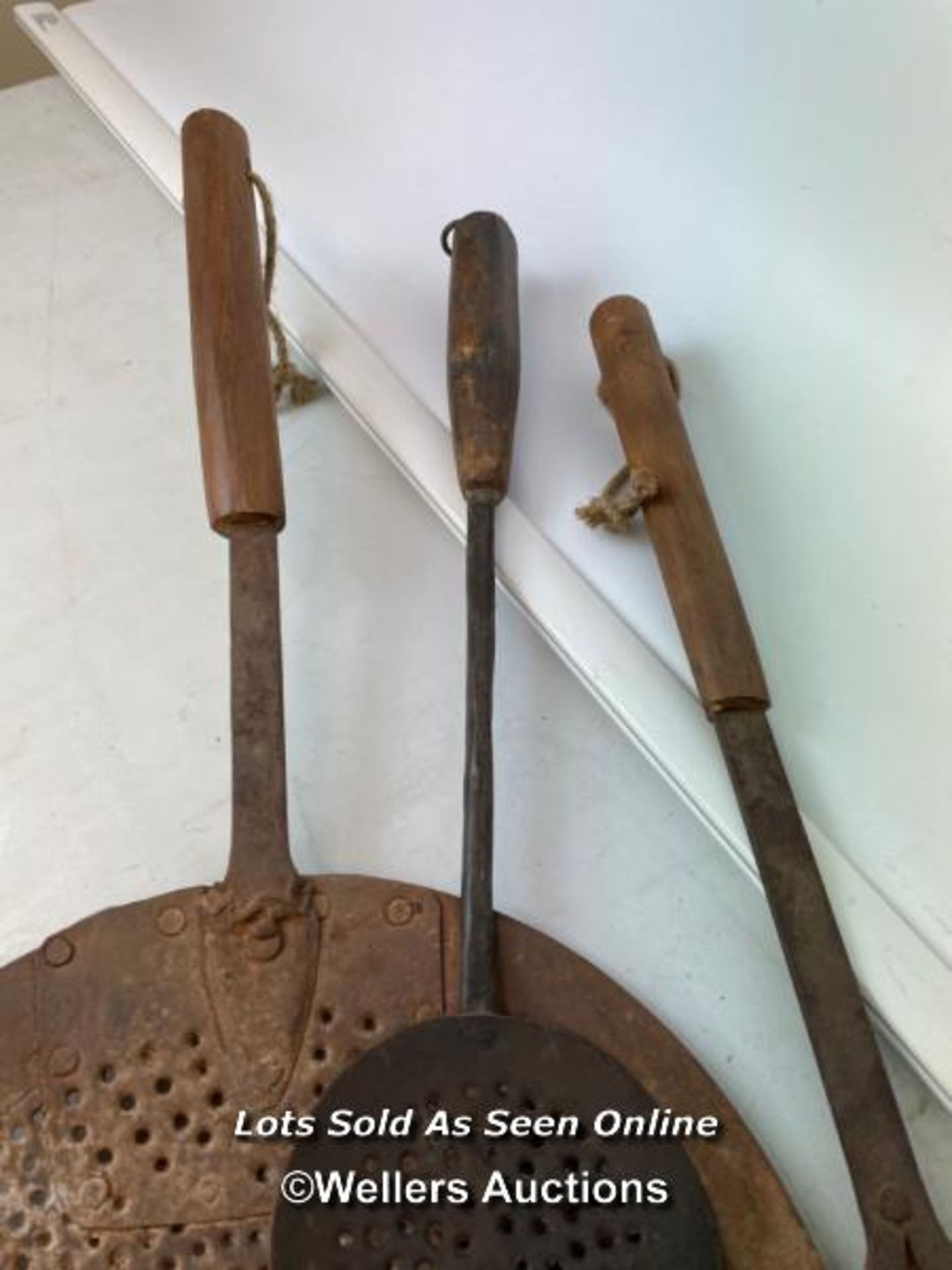 *INDIAN COOKING UTENSILS / CHAPPATI PANS WITH WOODE HANDLES / ITEM LOCATION: GUILDFORD, GU14SJ ( - Image 3 of 3