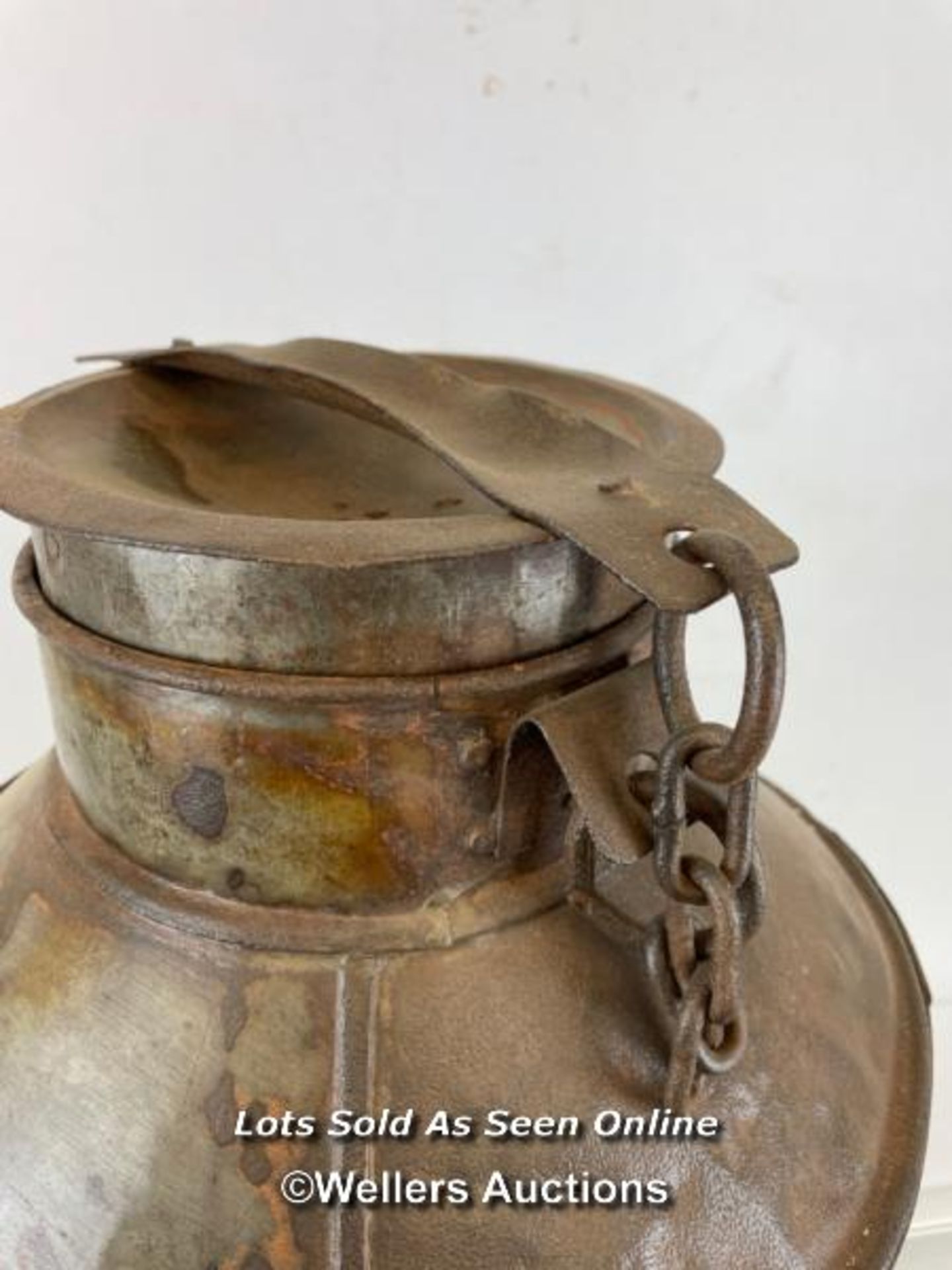 *LARGE GALVANISED MILK CHURN - 66CM H / ITEM LOCATION: GUILDFORD, GU14SJ (WELLERS AUCTIONS), - Image 2 of 2