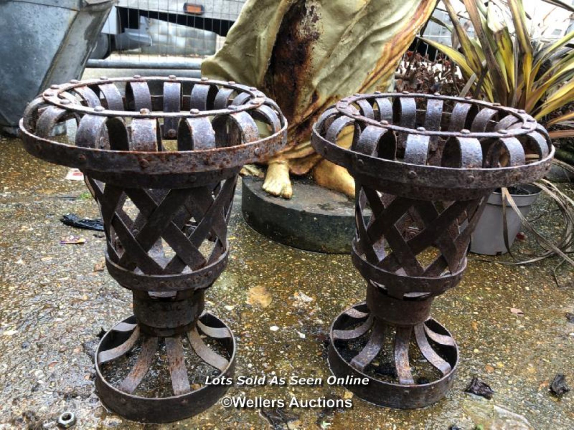 *PAIR OF BRAZIERS, 37CM (H) X 26CM (DIA) / ITEM LOCATION: GU34, FULL ADDRESS WILL BE GIVEN TO THE