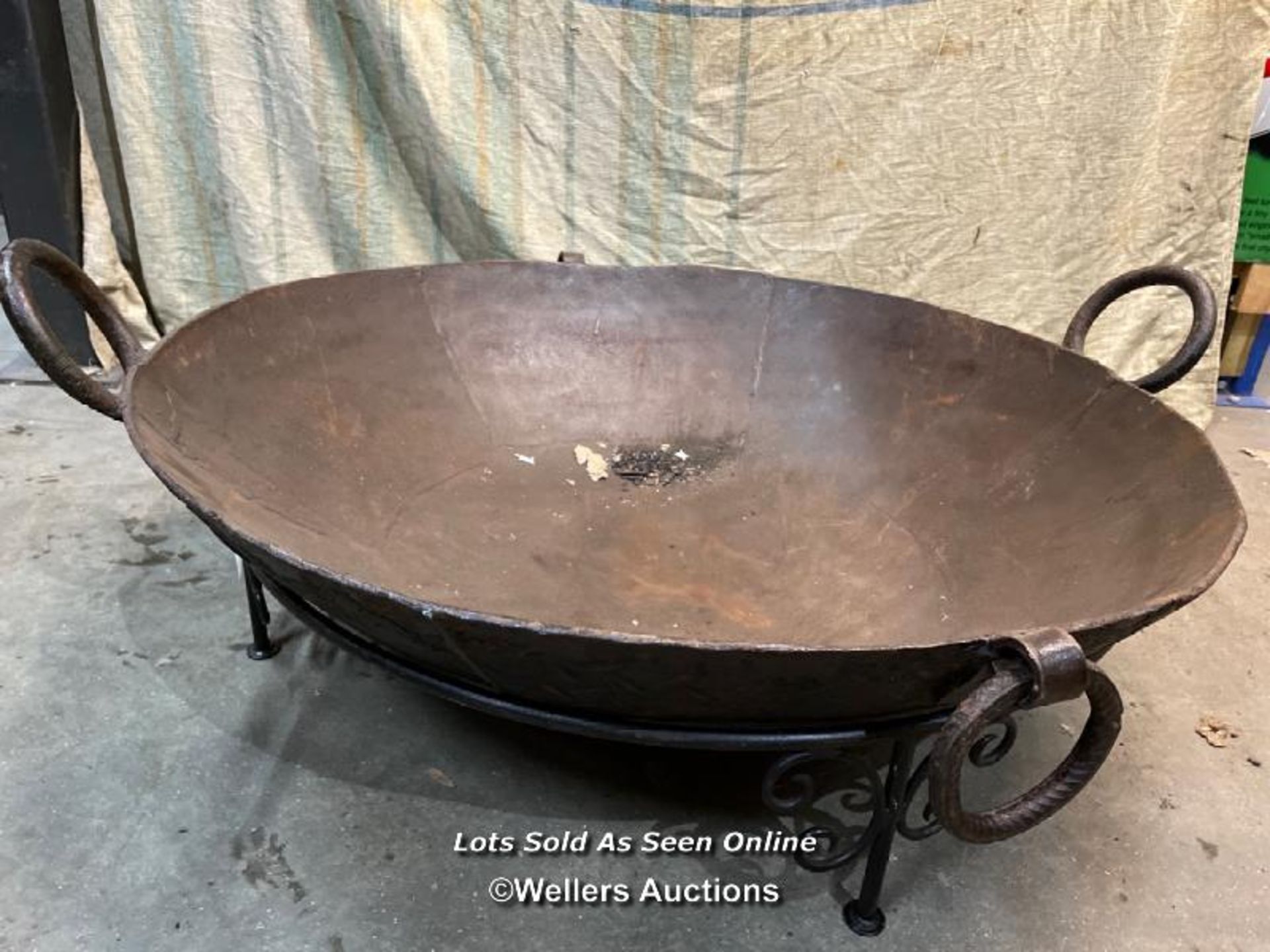 *HUGE KADAI WITH STAND - 100CM DIA X 30CM H / ITEM LOCATION: GUILDFORD, GU14SJ (WELLERS AUCTIONS),
