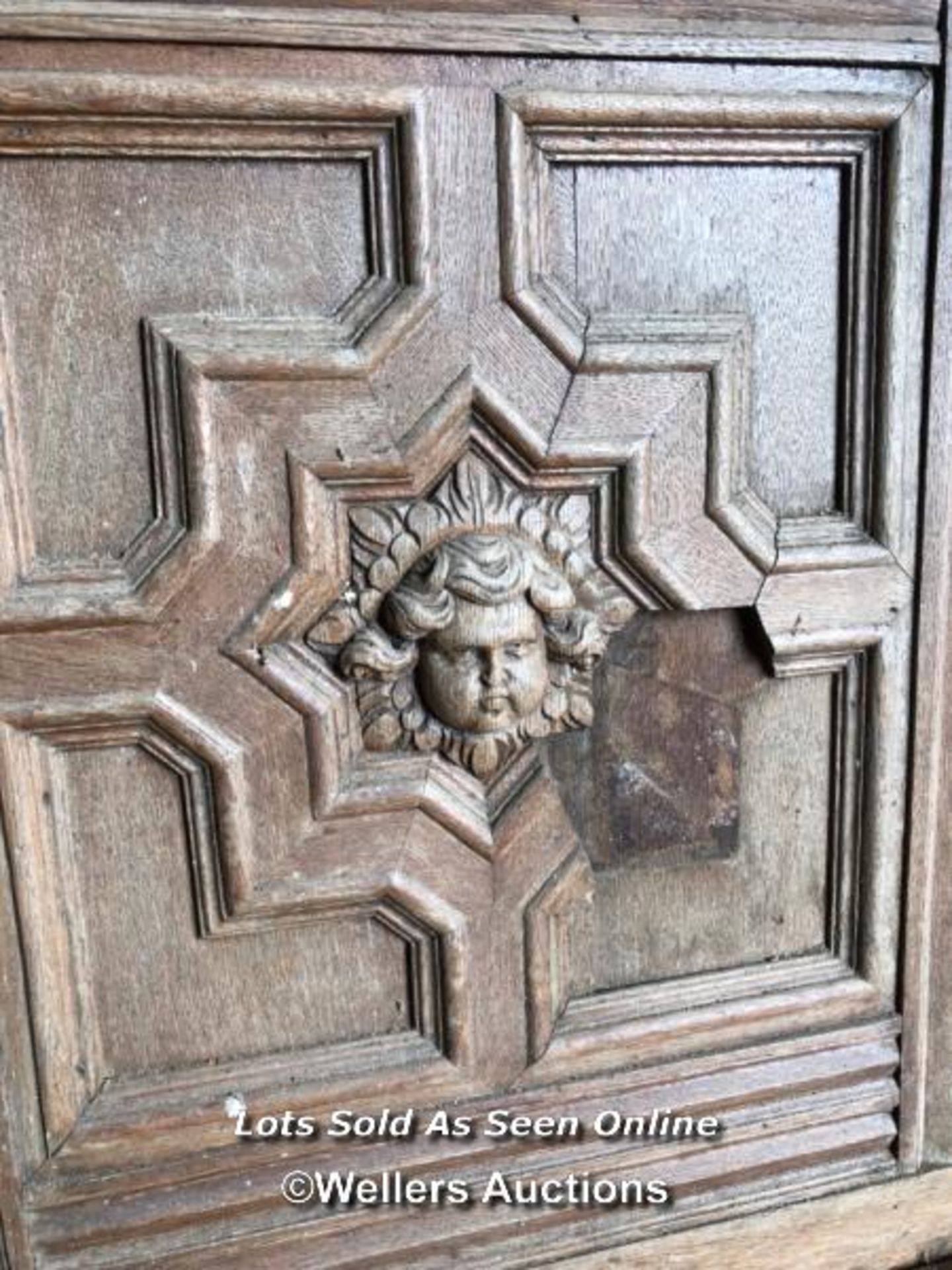 *2X PAIR OF FINELY CARVED OAK CUPBOARD DOOR PANELS, 77CM (H) X 81CM (W) / ITEM LOCATION: GU8, FULL - Image 2 of 5