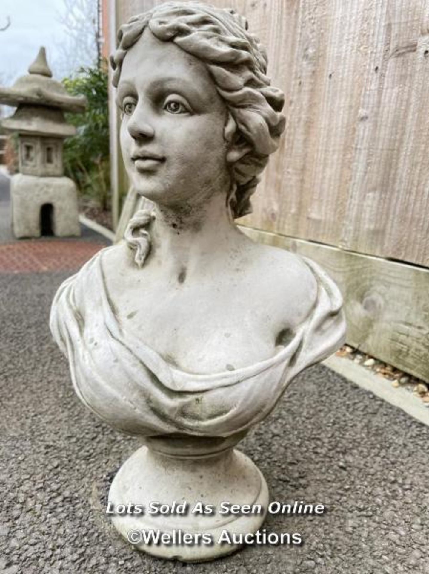 STONE FRENCH MAID BUST, 42CM (H) / ITEM LOCATION: GUILDFORD, GU14SJ (WELLERS AUCTIONS)