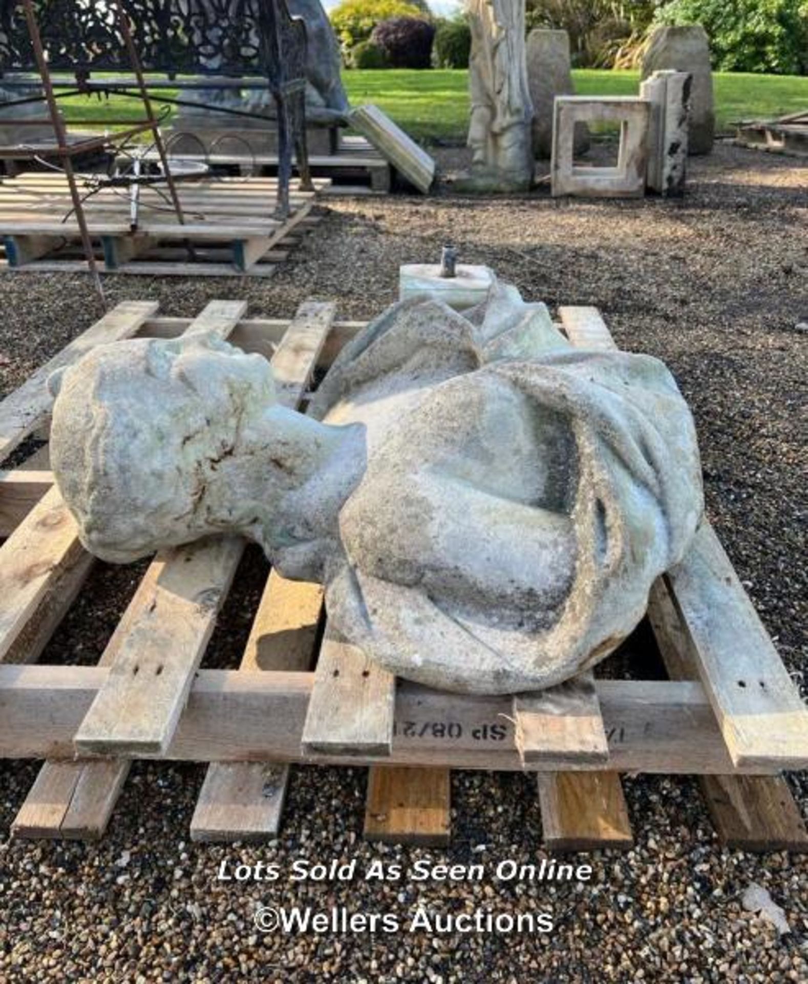 STONE LADY BUST, 88CM (H) / ITEM LOCATION: LINGFIELD (RH7), FULL ADDRESS WILL BE GIVEN TO SUCCESSFUL