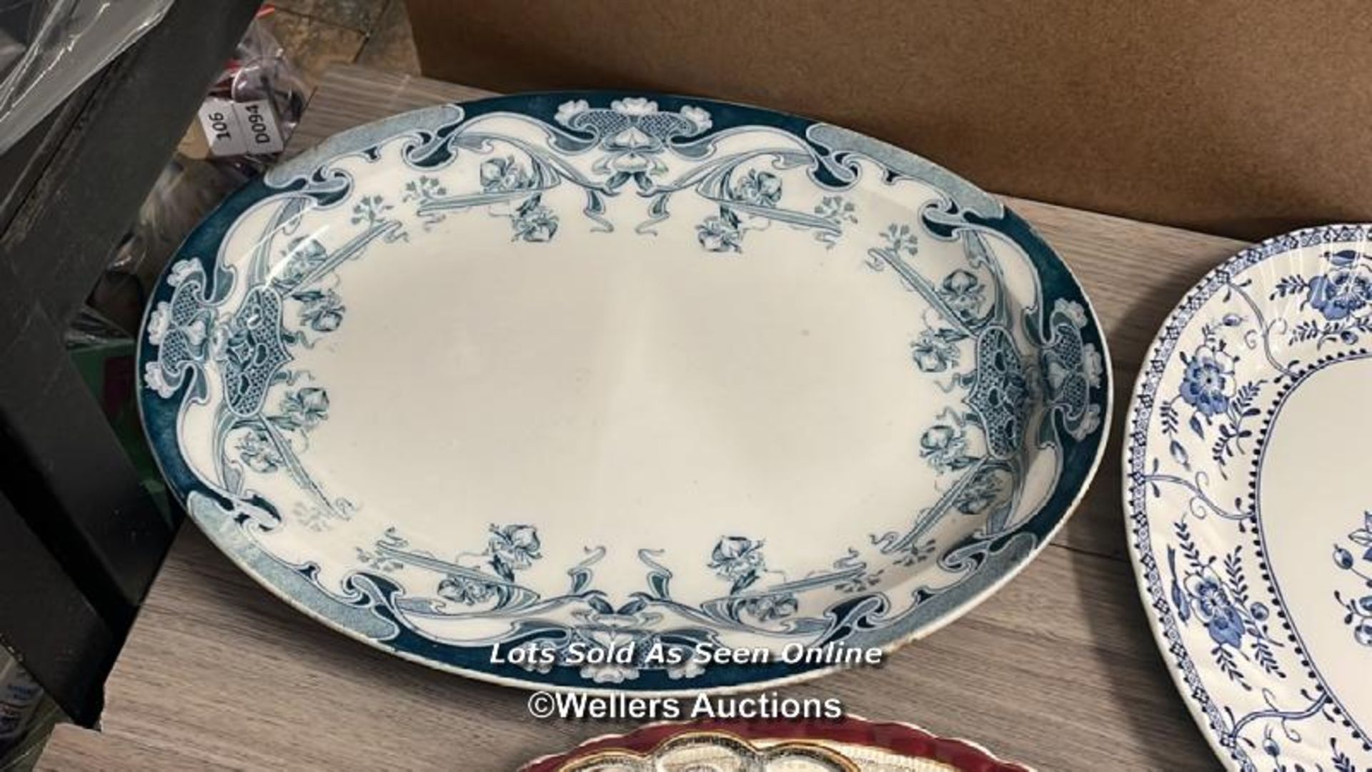 ASSORTED OVAL SERVING PLATTERS, PEARCED BOWL, PLATES, VASE AND MODERN CLOCK (25) - Image 12 of 16