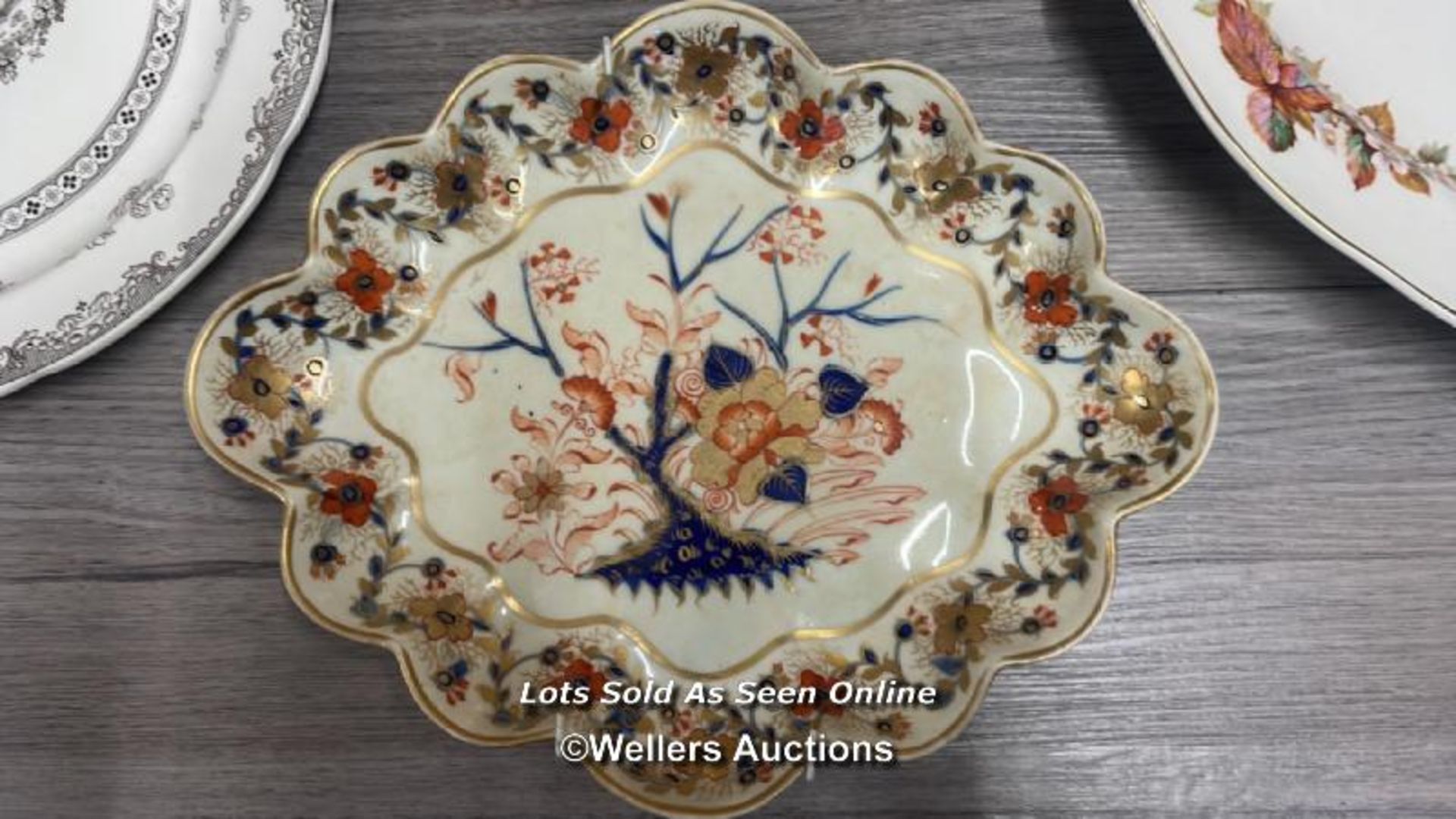 THREE LARGE PLATTERS INCLUDING DERBY DEWSBURY C1790, ROYAL DAULTON WILTON AND SPODE WITH A POOL - Image 2 of 9