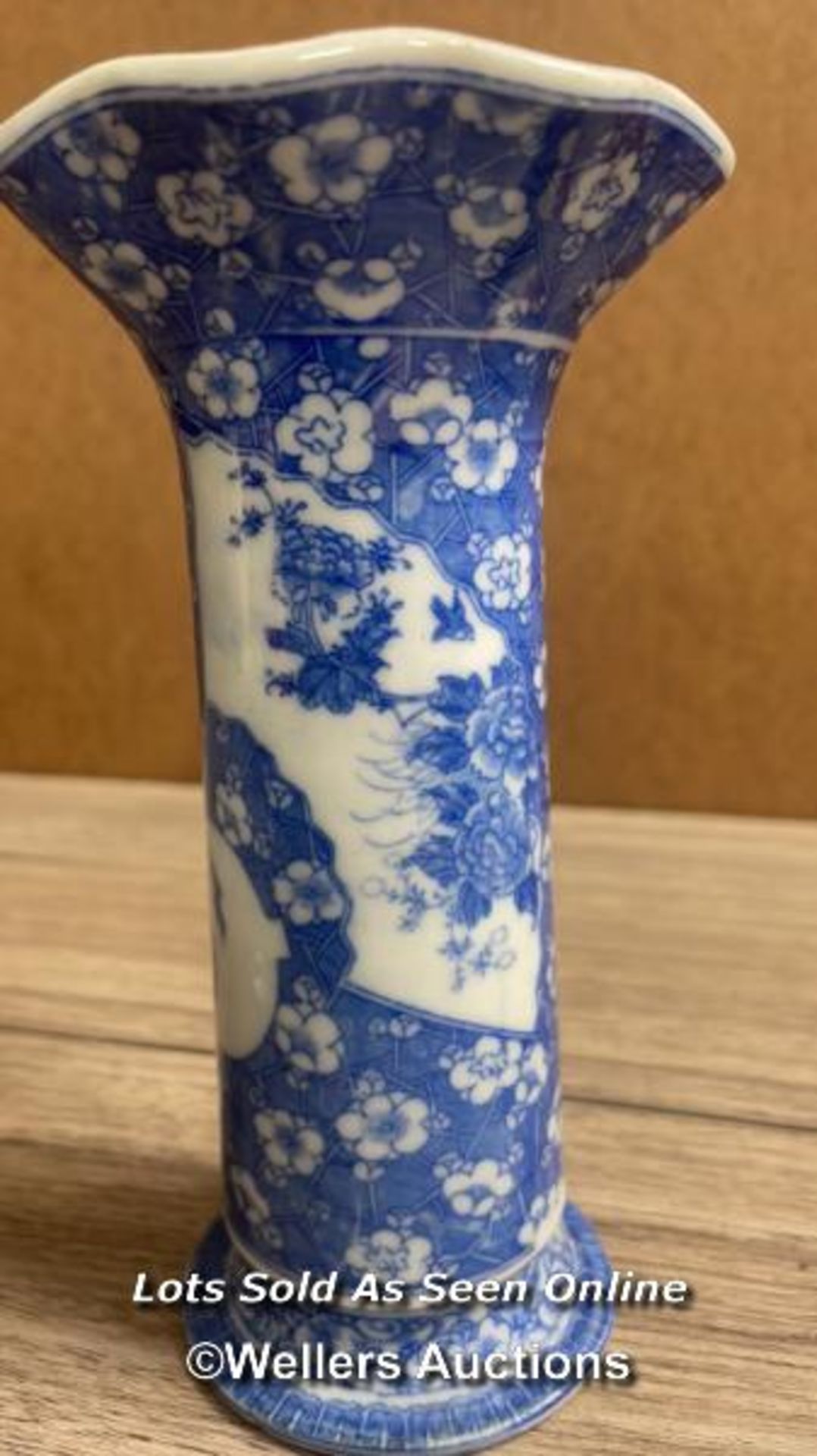 MODERN CHINESE BLUE AND WHITE VASE; A CERAMIC DISH - Image 4 of 7