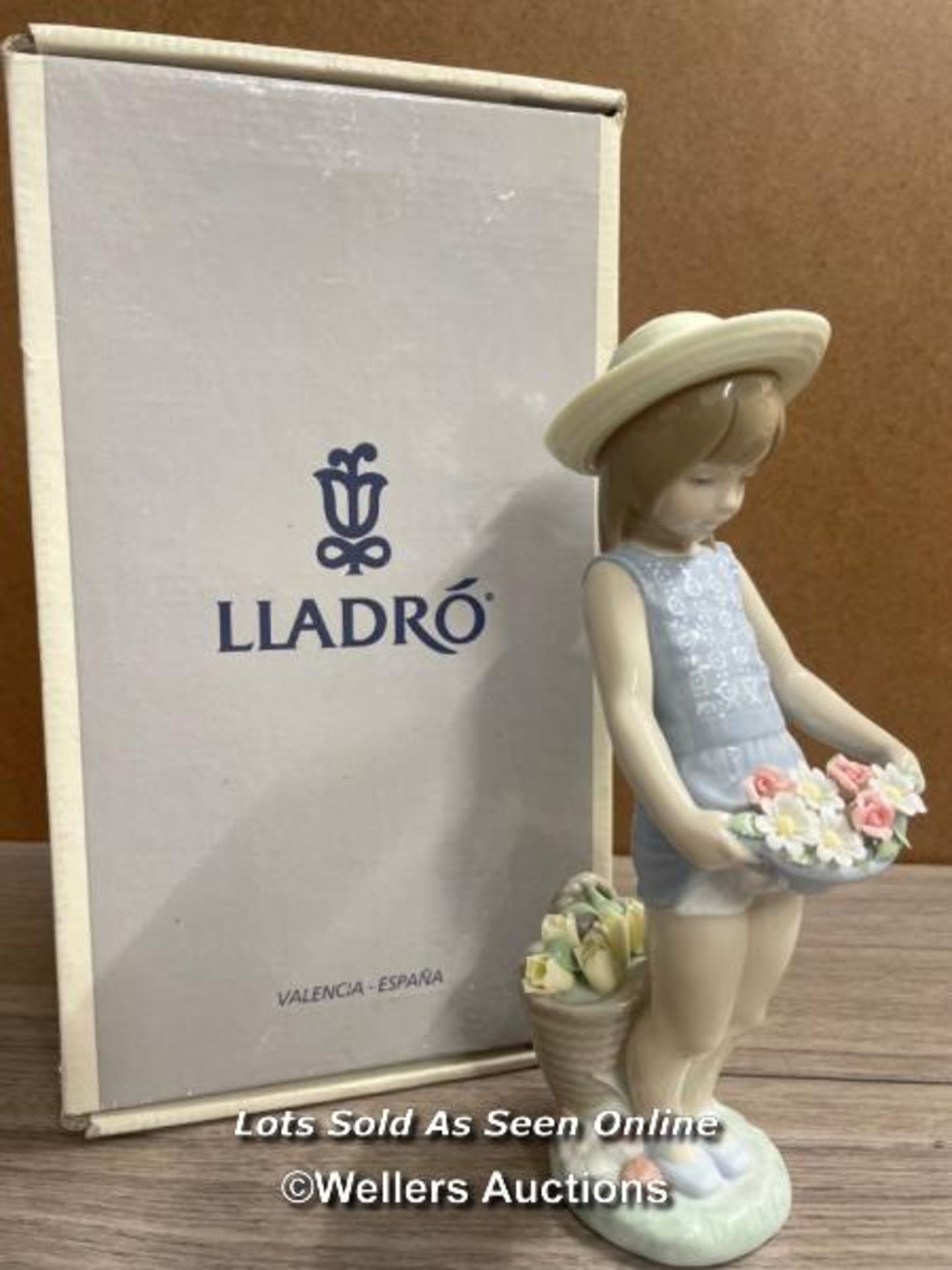 LLADRO "FLOWERS ON THE LAP" NO.01284, BOXED