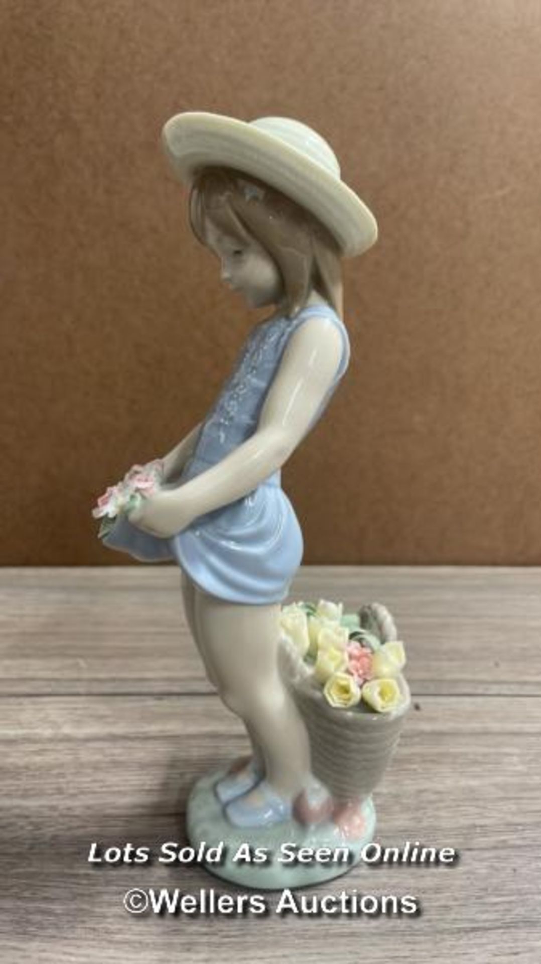 LLADRO "FLOWERS ON THE LAP" NO.01284, BOXED - Image 5 of 10