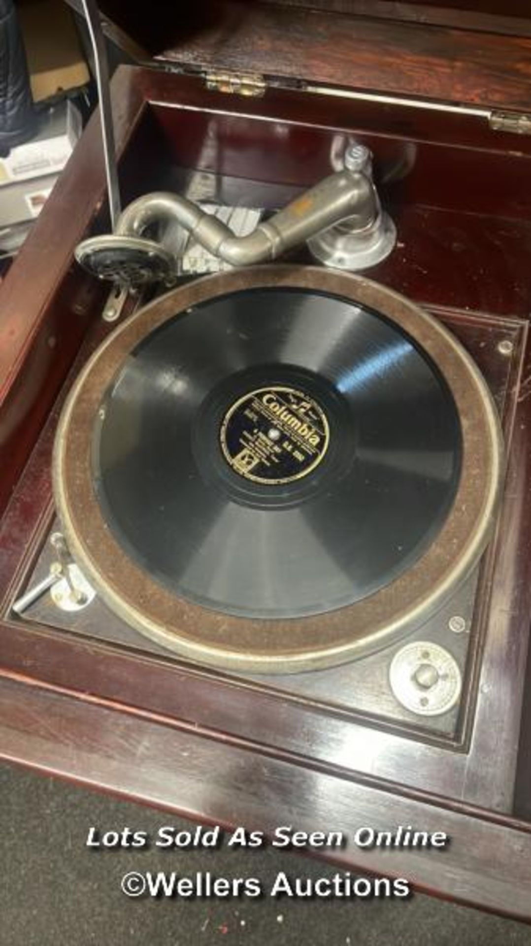 VINTAGE MAHOGANY CASED GRAMOPHONE, IN WORKING ORDER - Image 2 of 9