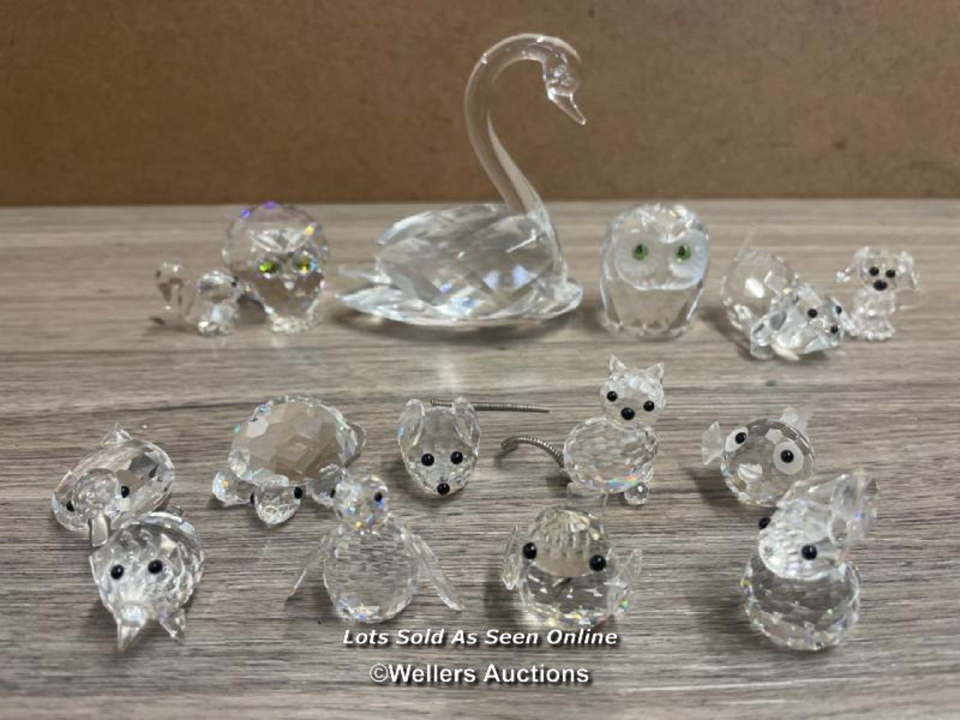 NINE CHRISTAL ANIMALS MARKED SWAROVSKY WITH SIX MORE UNMARKED AND SMALL CHRYSTAL BALL (16)
