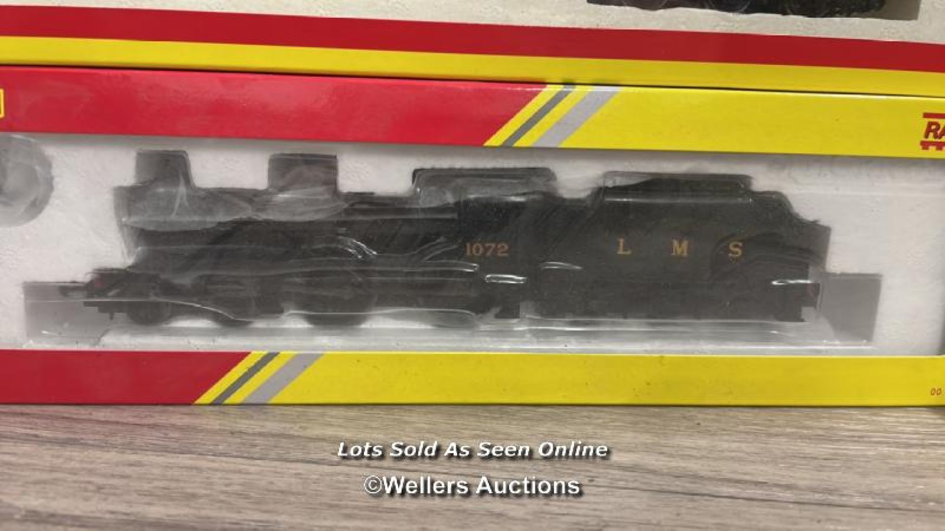 HORNBY 00 GAUGE: TWO LOCOMOTIVES, BOXED, SEE PHOTOS FOR DETAILS - Image 3 of 5