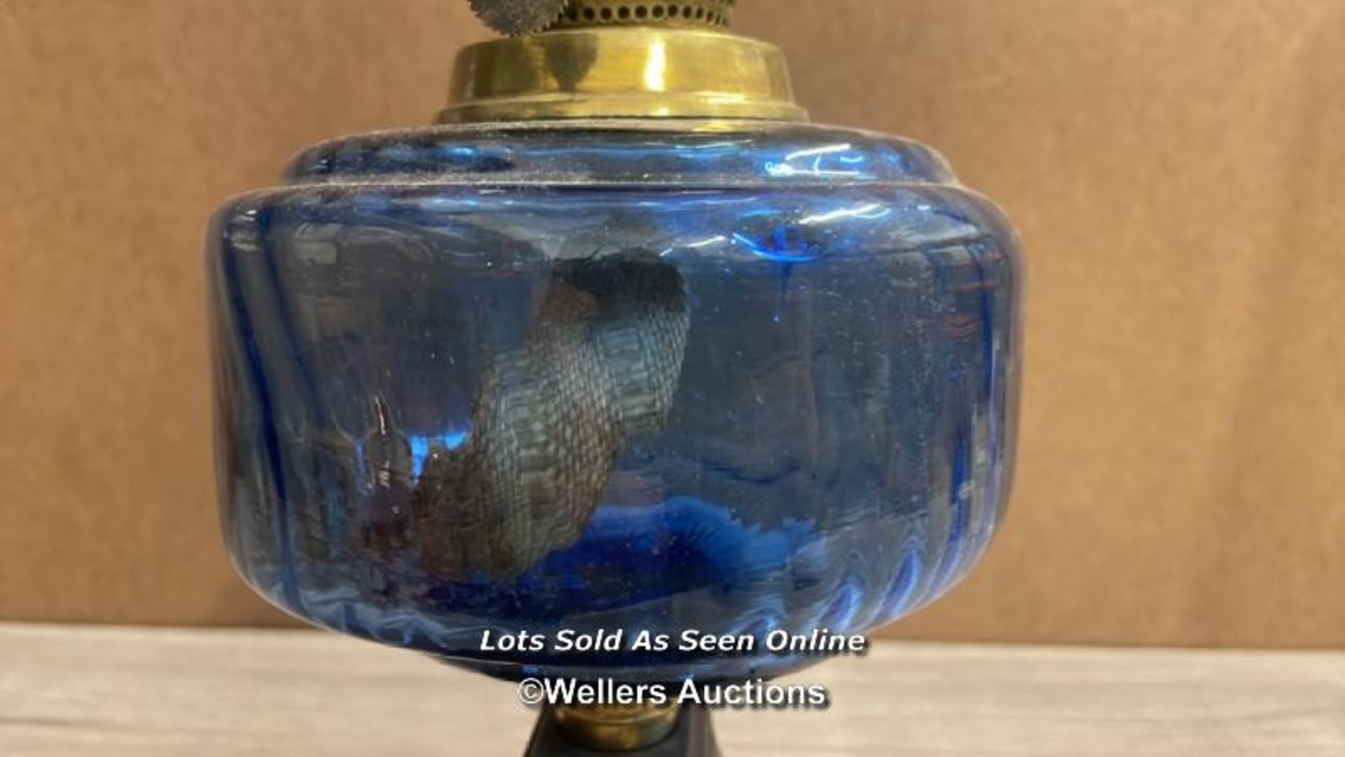 *CAST IRON OIL LAMP WITH BLUE GLASS RESERVOIR - Image 3 of 6