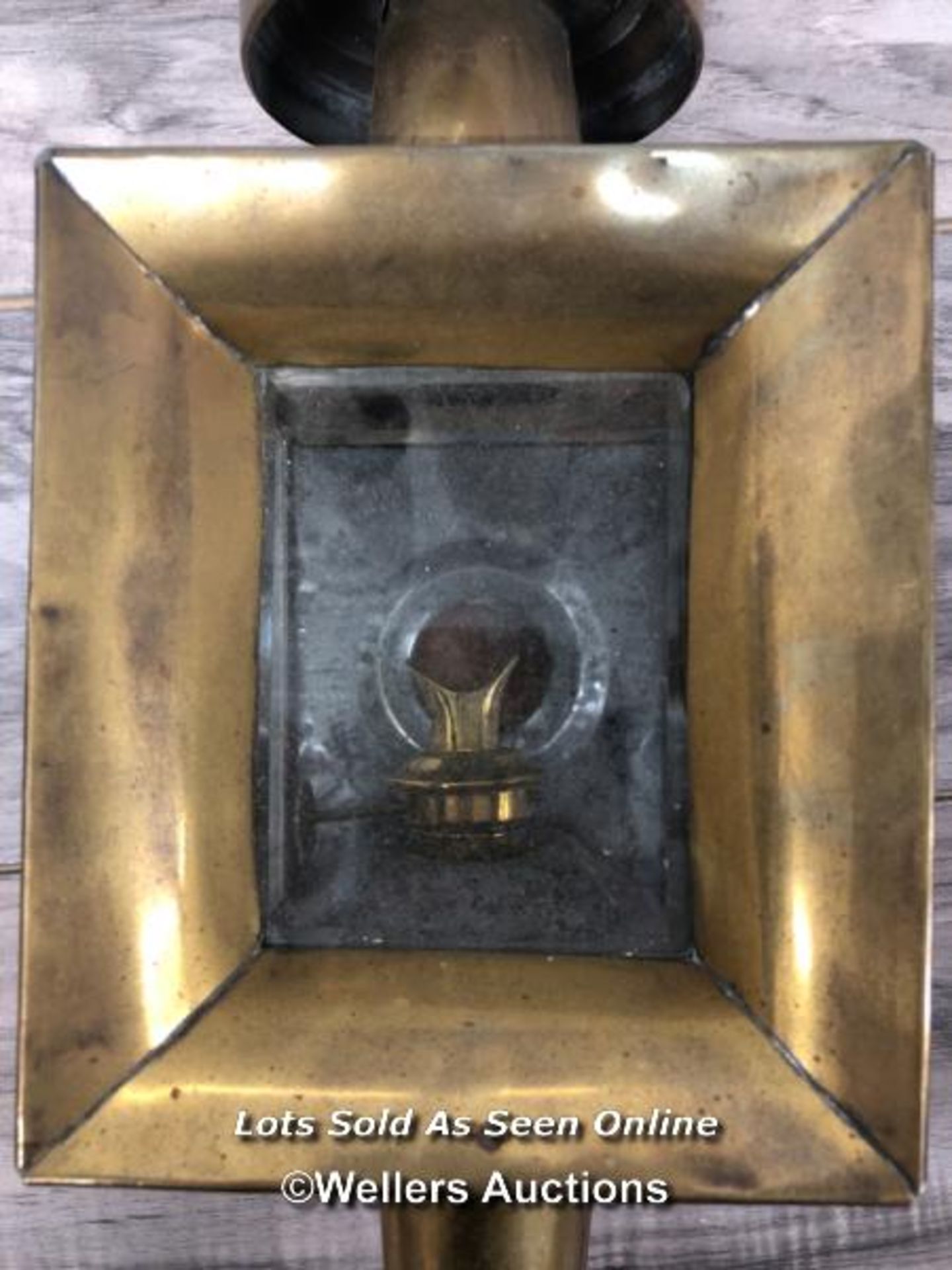 *BRASS CARRIAGE LAMP - Image 2 of 3
