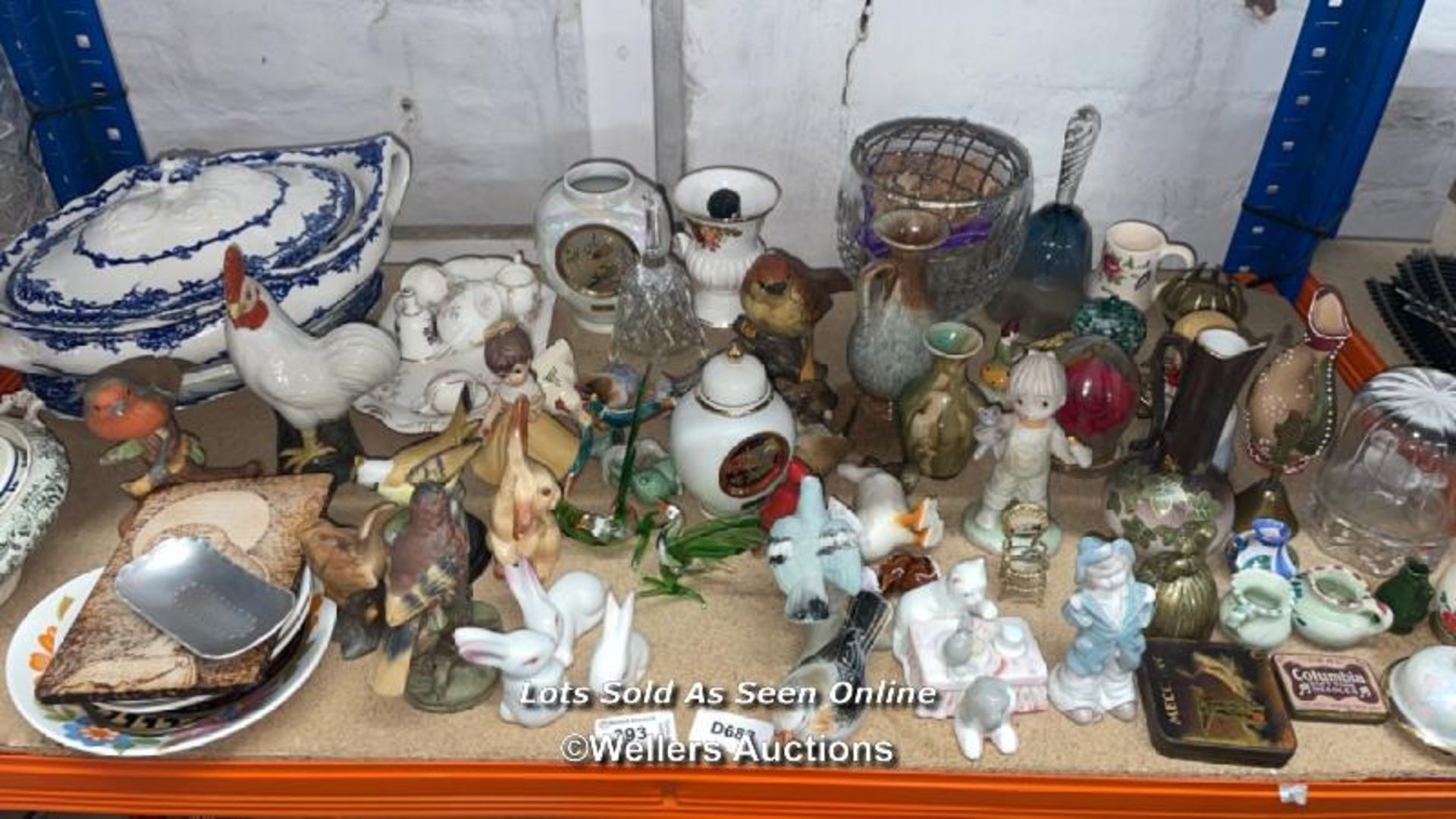 LARGE QUANTITY OF GLASS AND CERAMIC ORNAMENTS