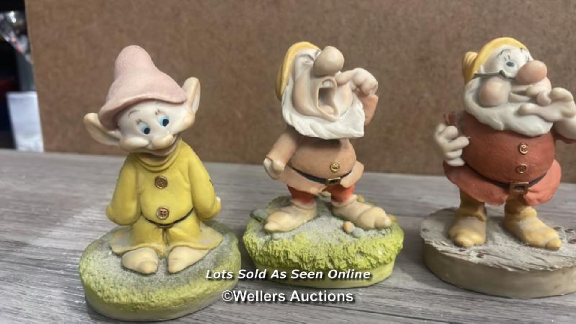 DISNEY SNOW WHITE AND THE SEVEN DWARFS BY ARDEN SCULPTURES - Image 4 of 5