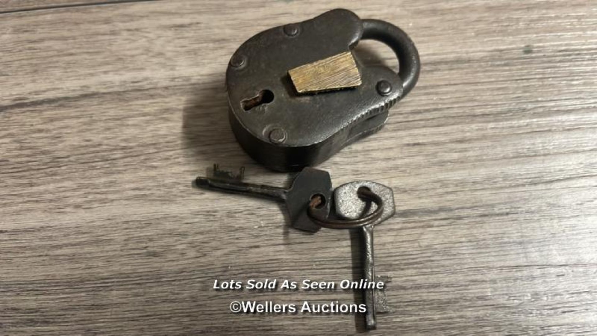 VERY OLD PADLOCK WITH TWO KEYS IN WORKING ORDER - Image 2 of 3