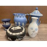 WEDGWOOD JASPERWARE INCLUDING A TWO HANDLED VASE AND COVER (CHIPPED), JUG, SMALL VASE AND TRINKET