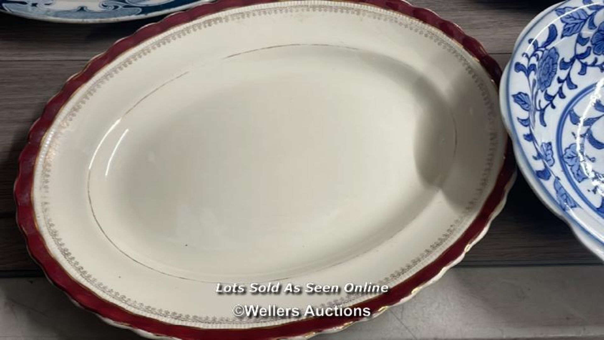 ASSORTED OVAL SERVING PLATTERS, PEARCED BOWL, PLATES, VASE AND MODERN CLOCK (25) - Image 14 of 16